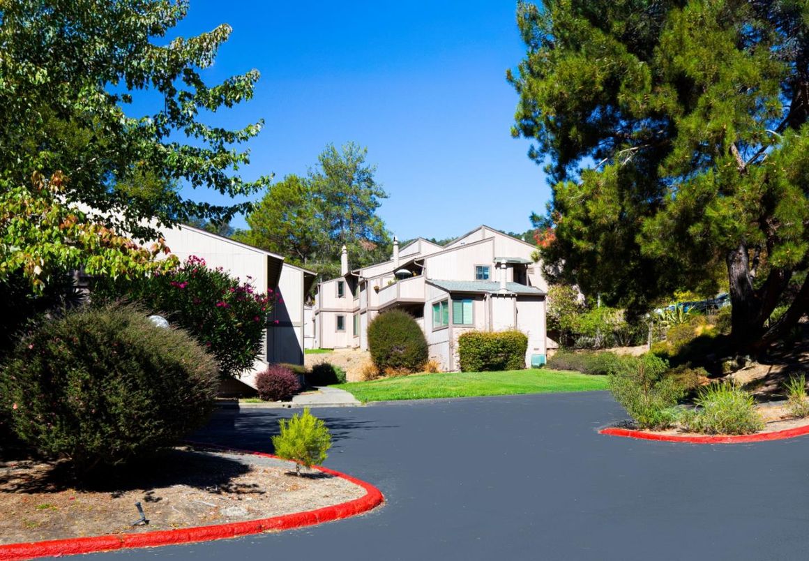 Exterior, Facade, Tudor Revival