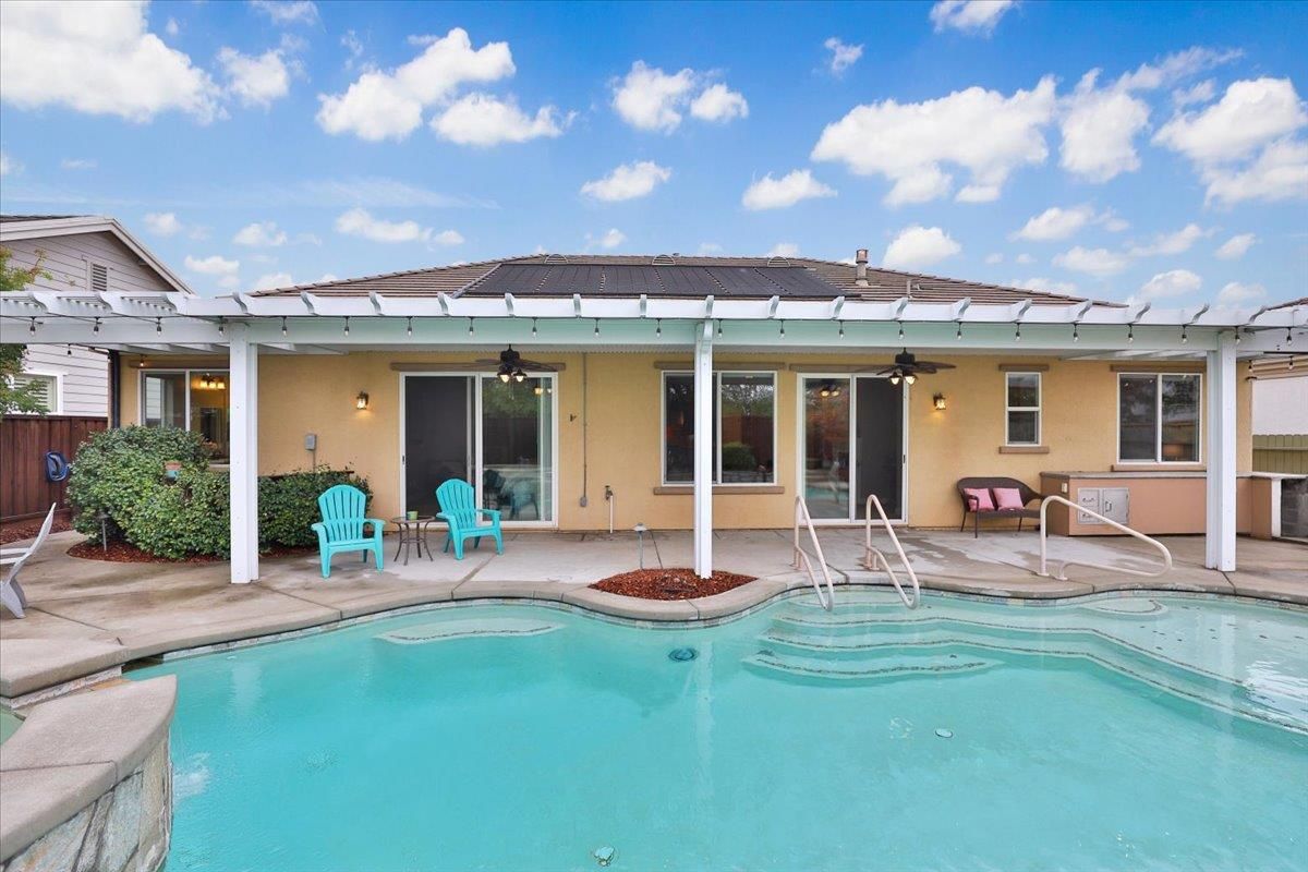 Exterior, Pool
