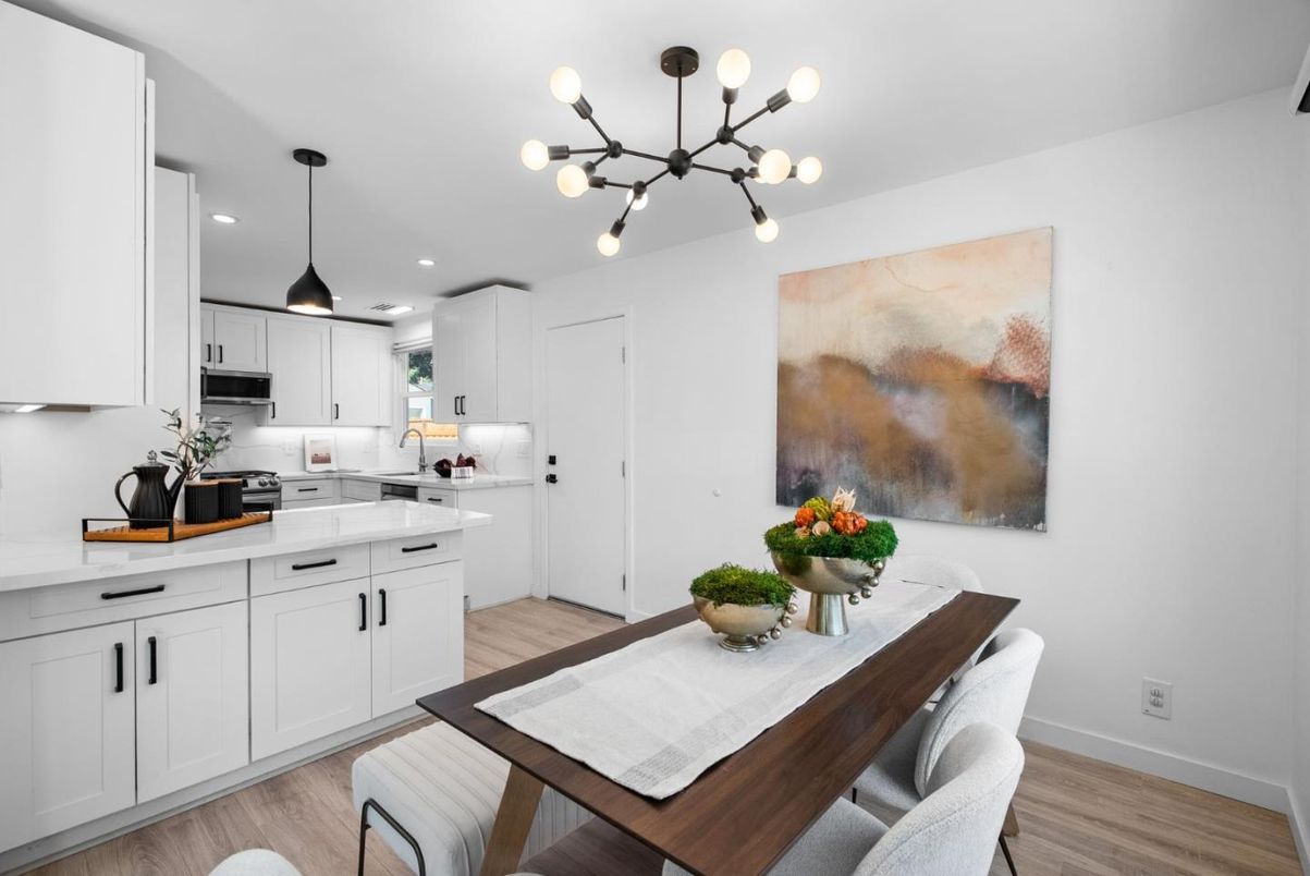 Dining room, Interior, Kitchen, Pendant Lights, Recessed Lighting, Wood Texture Flooring