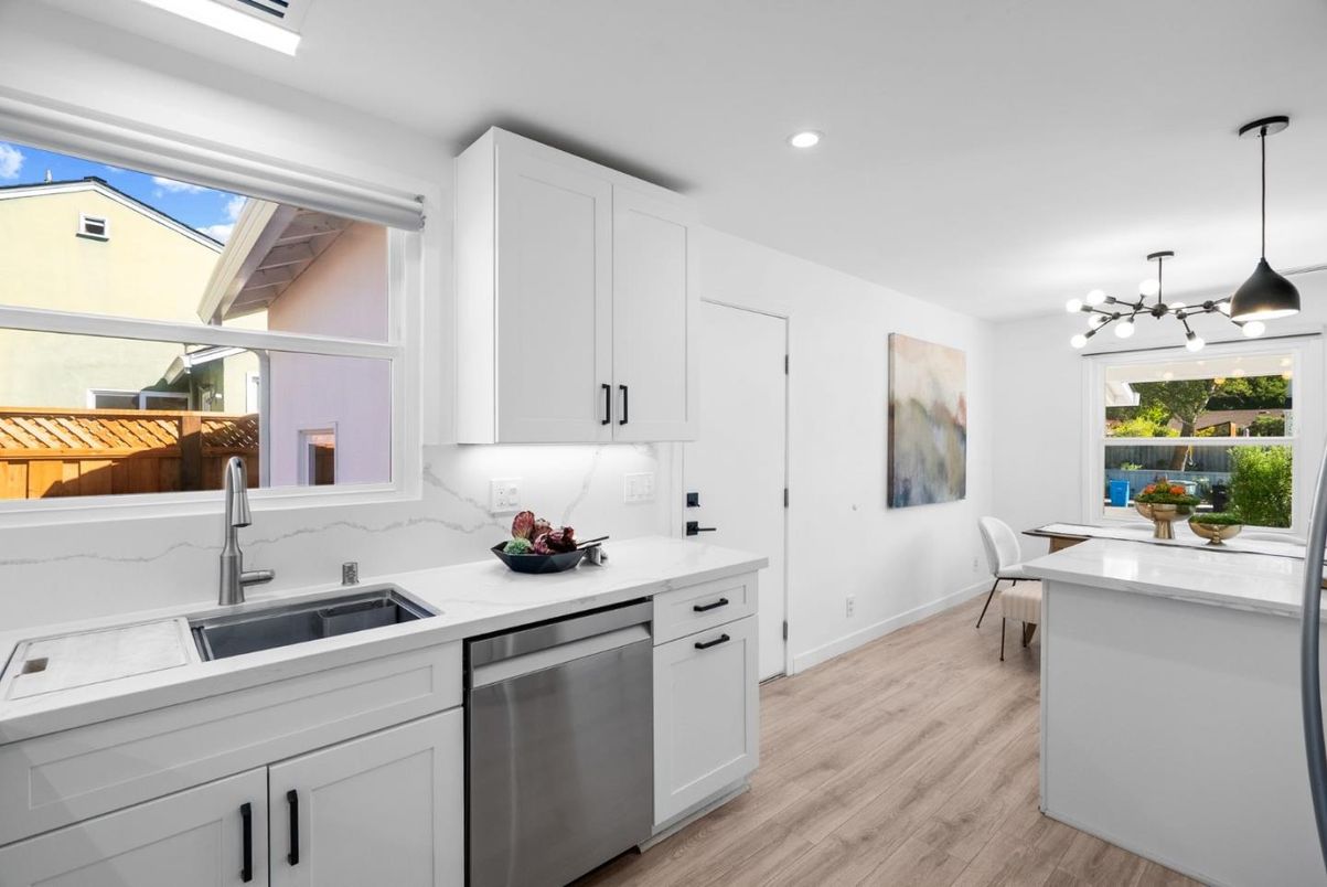 Dining room, Interior, Kitchen, Pendant Lights, Recessed Lighting, Stainless Steel Appliances, Wood Texture Flooring