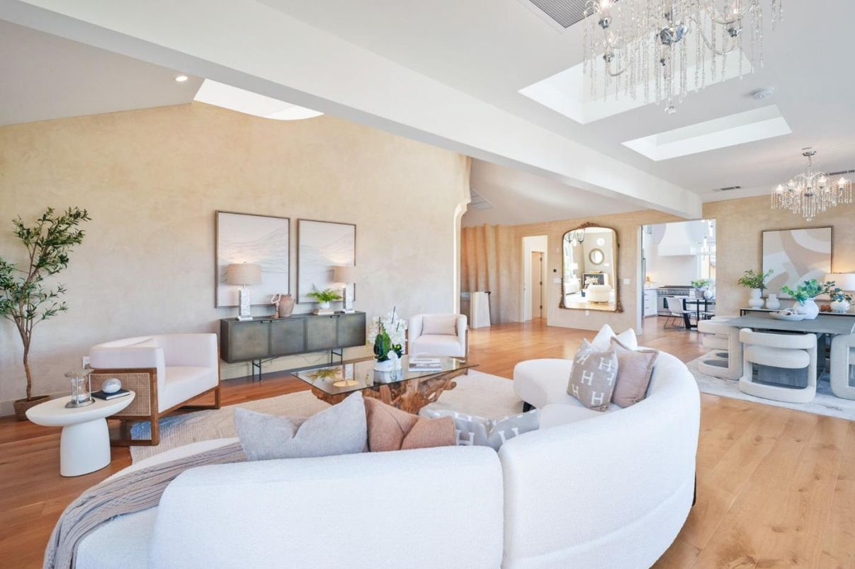 Chandelier, Dining room, Interior, Living room, Recessed Lighting, Wood Texture Flooring