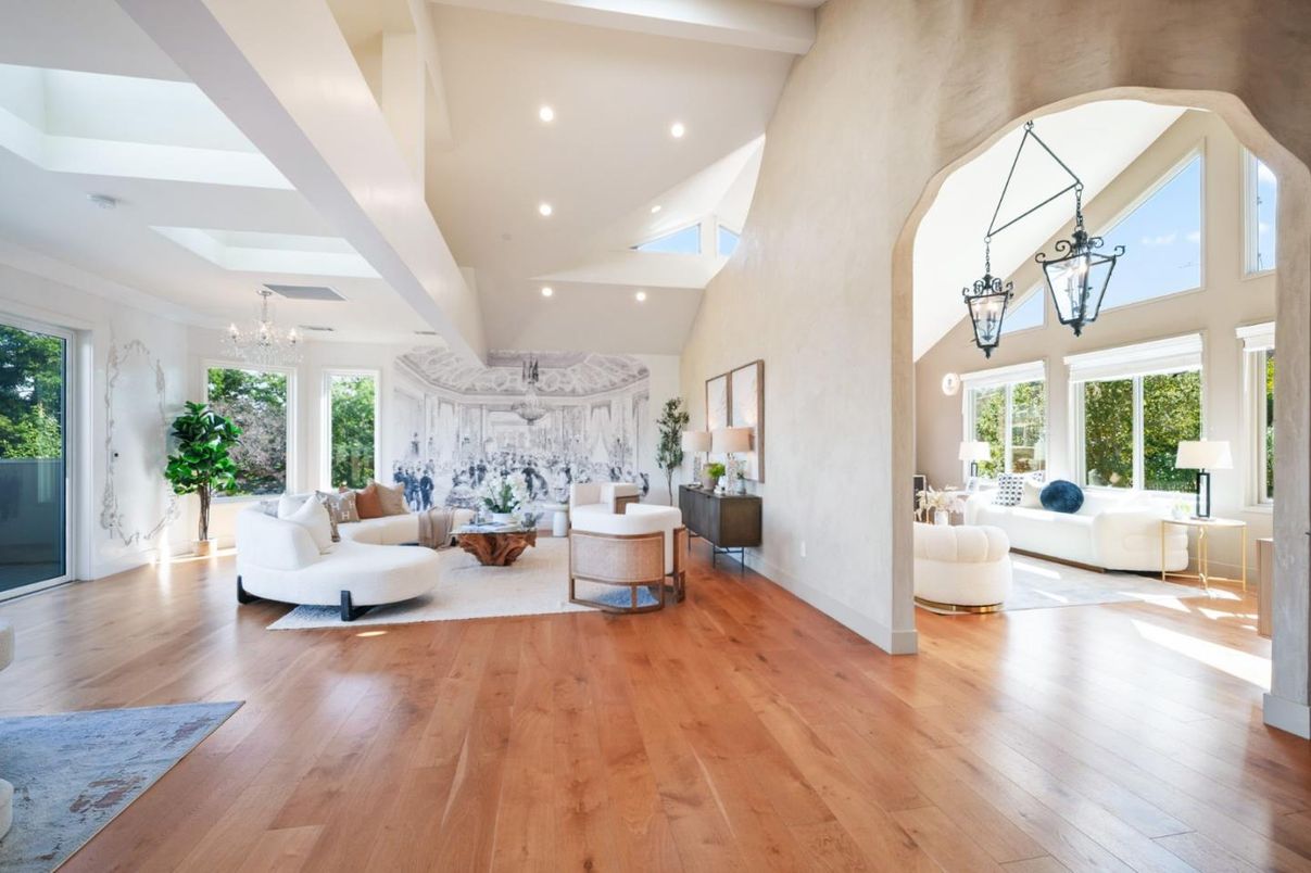 Chandelier, Interior, Living room, Recessed Lighting, Wood Texture Flooring