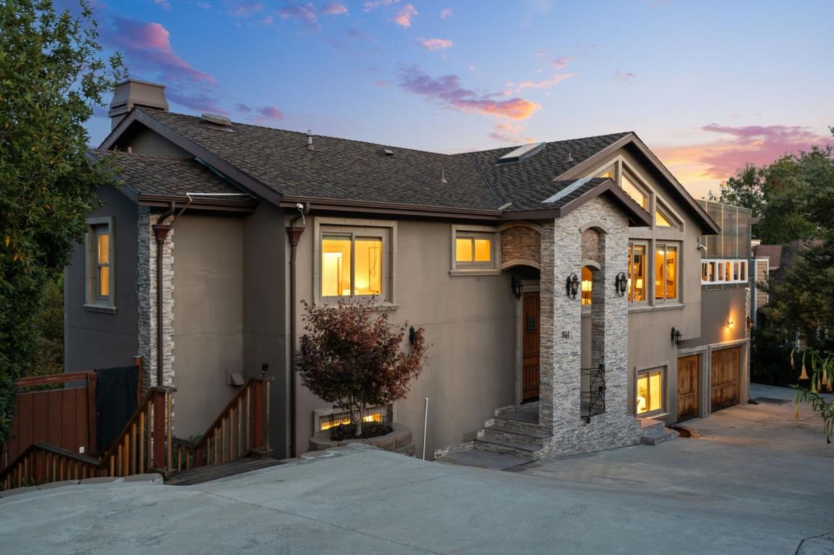 Exterior, Facade, Mediterranean