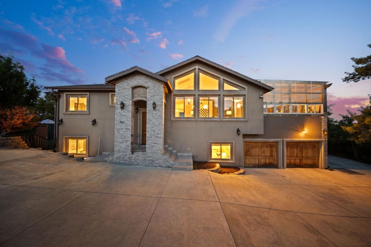 Attached, Exterior, Facade, Modern