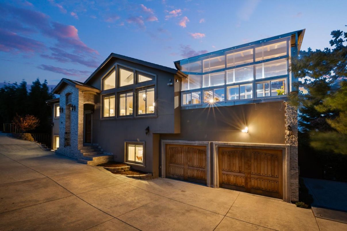 Attached, Exterior, Facade, Modern