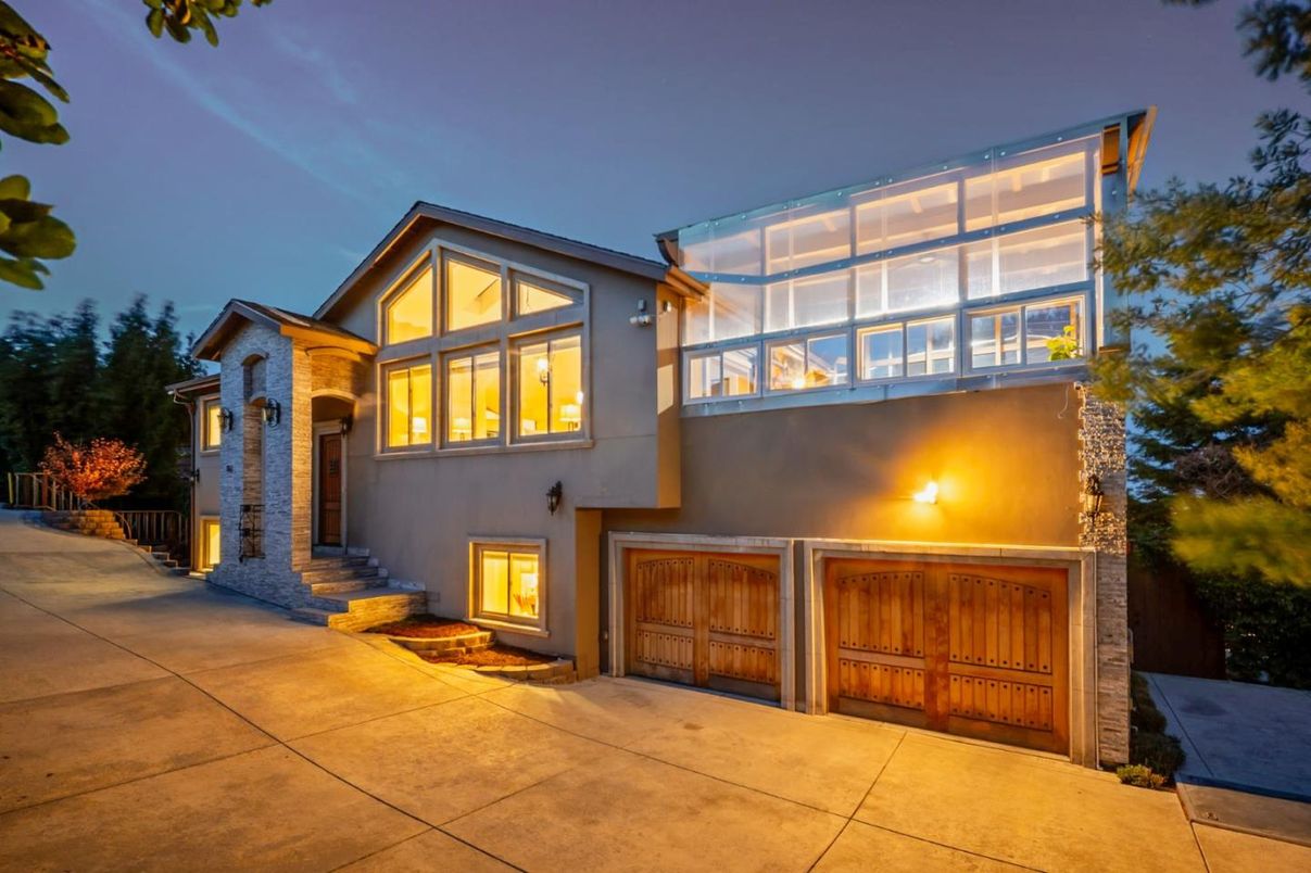 Attached, Exterior, Facade, Modern