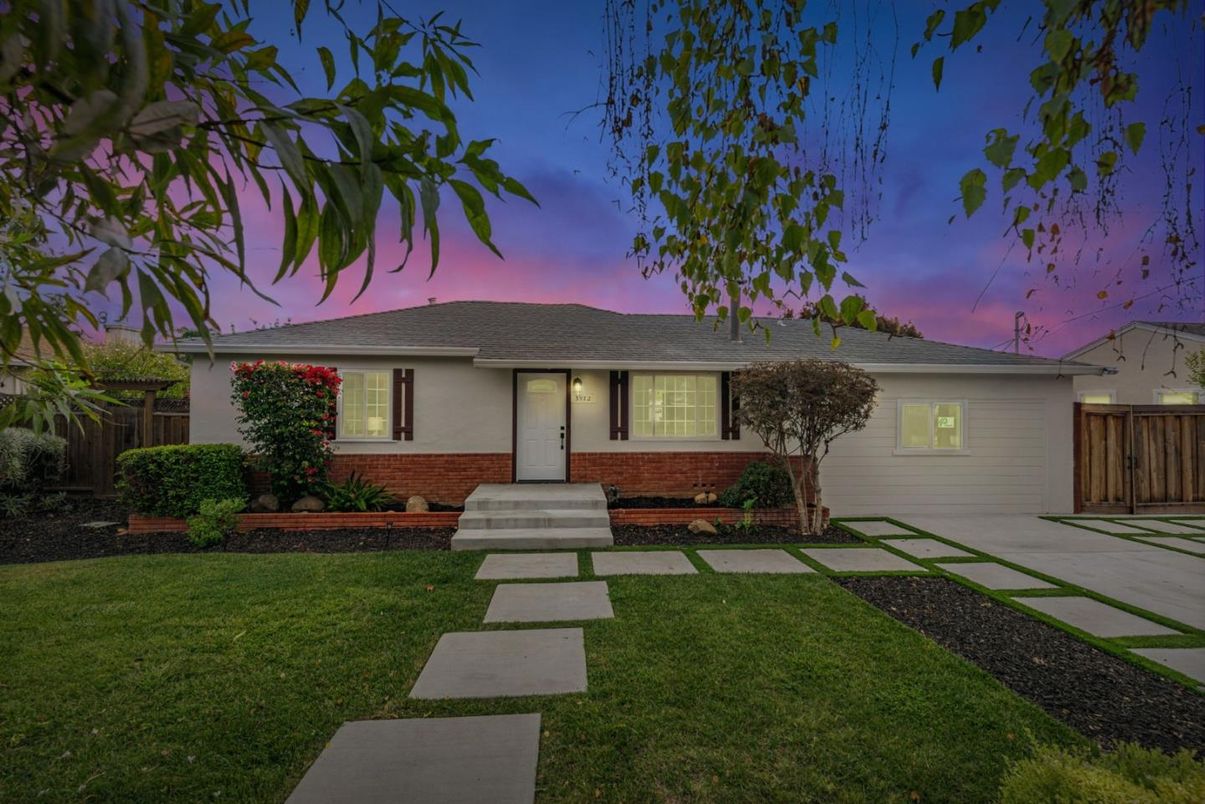 Backyard, Exterior, Facade, Brick Facade, Ranch