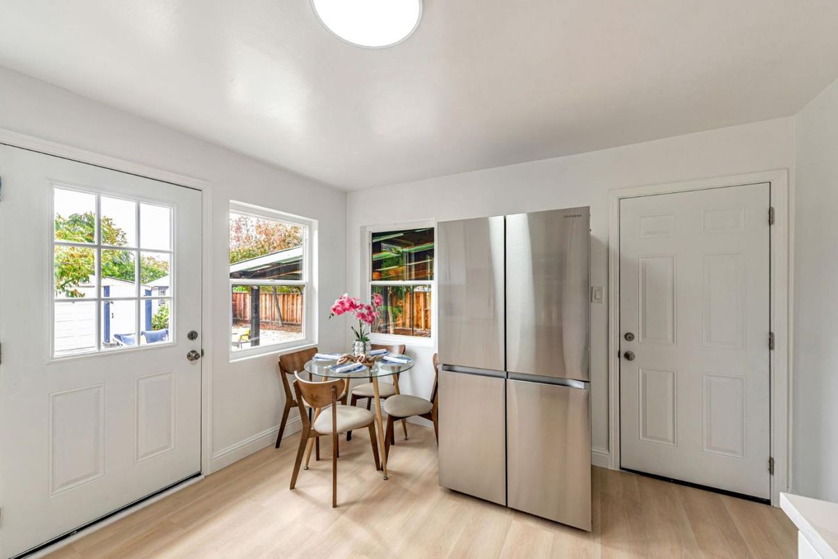 Dining room, Interior, Kitchen, Stainless Steel Appliances, Wood Texture Flooring