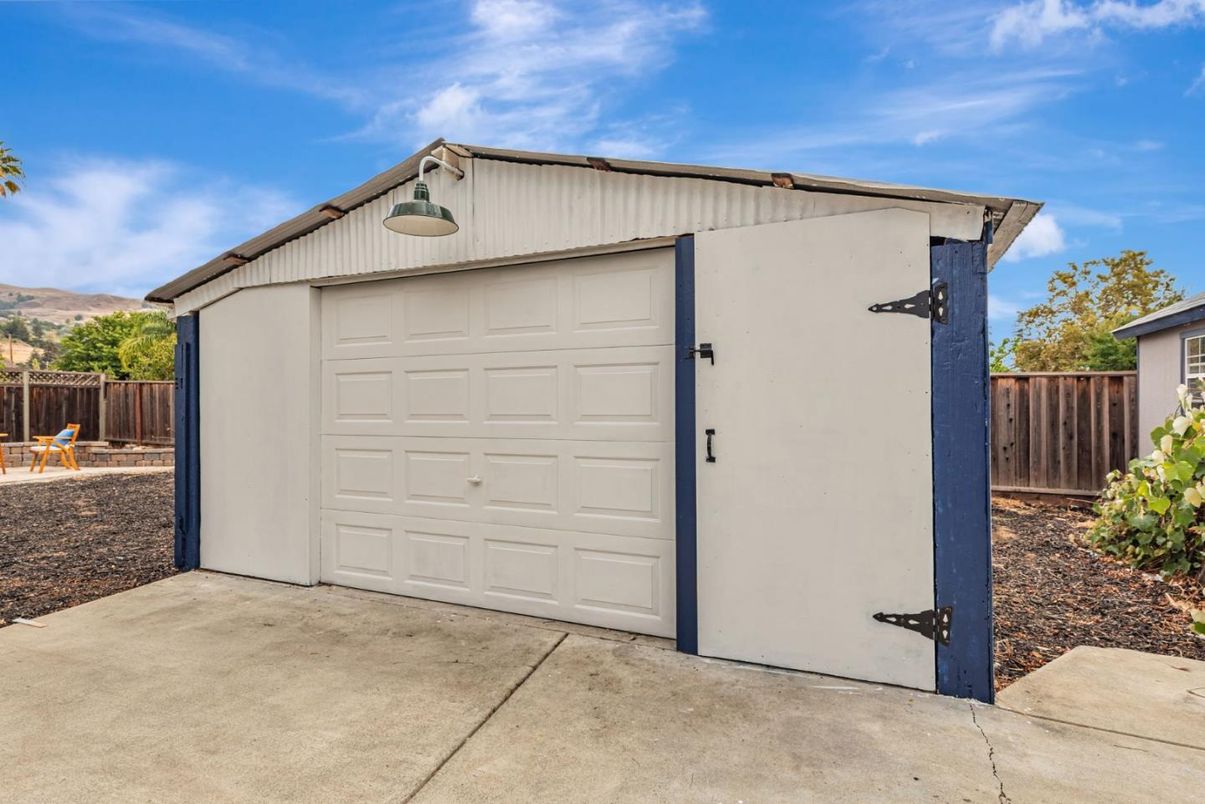 Detached Garage, Exterior
