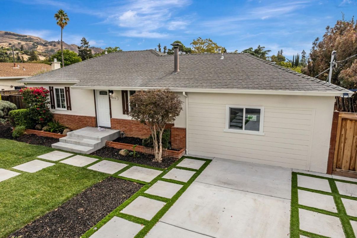 Backyard, Exterior, Facade, Ranch