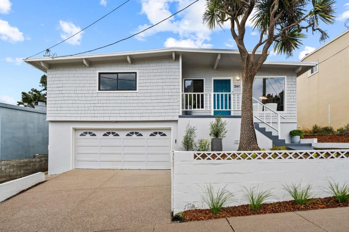 Attached, Exterior, Facade, Modern