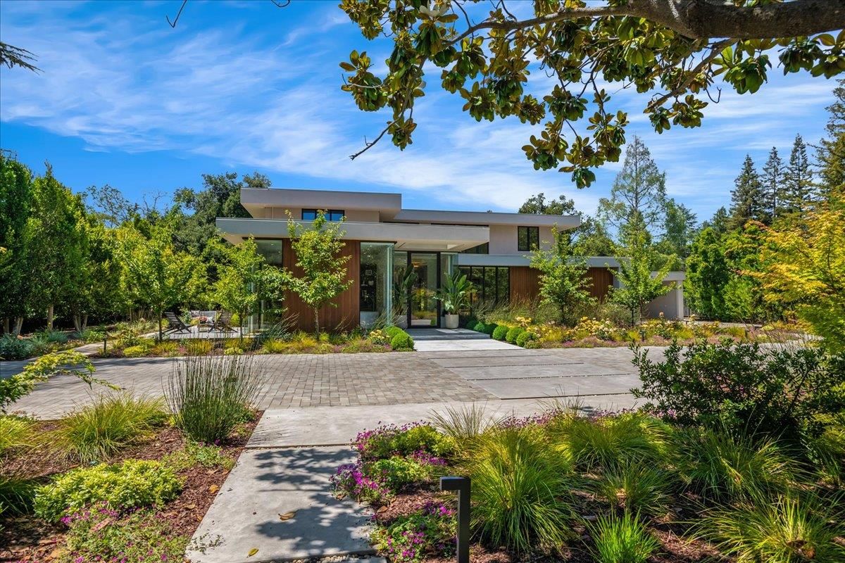 Backyard, Exterior, Facade, Modern