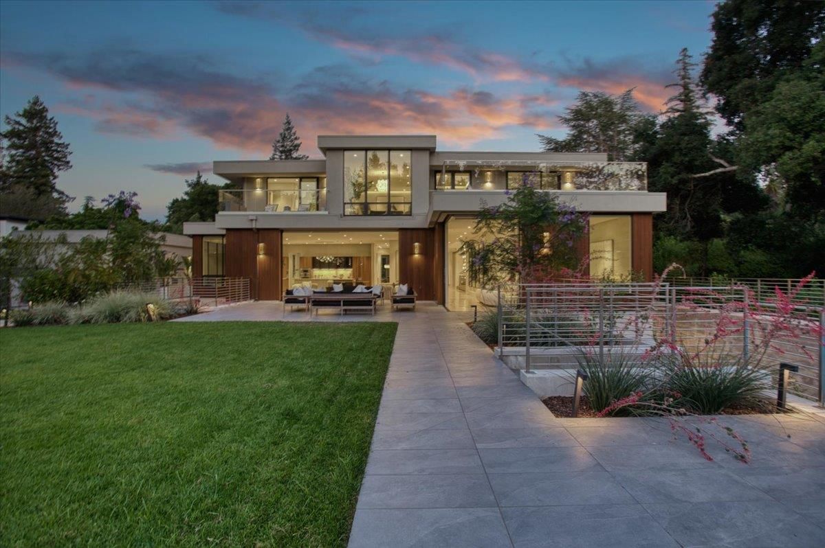 Backyard, Exterior, Facade, Modern