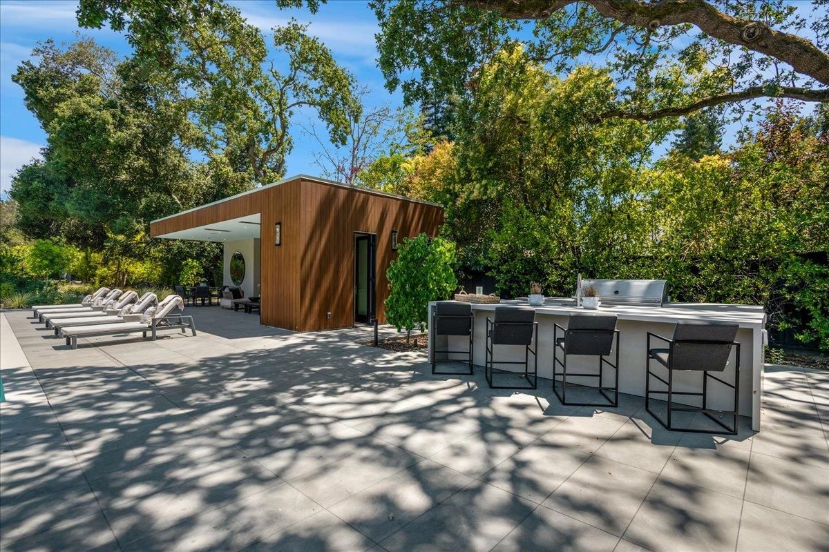 Exterior, Outdoor Kitchen