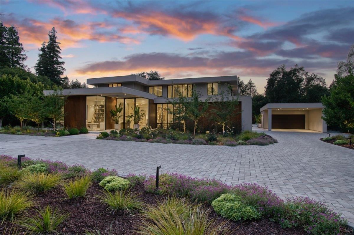 Attached, Backyard, Exterior, Facade, Modern