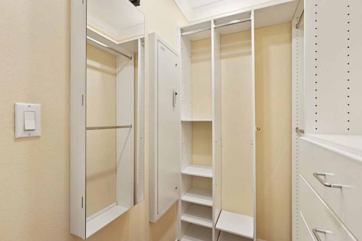 Interior, Walk-in Closets