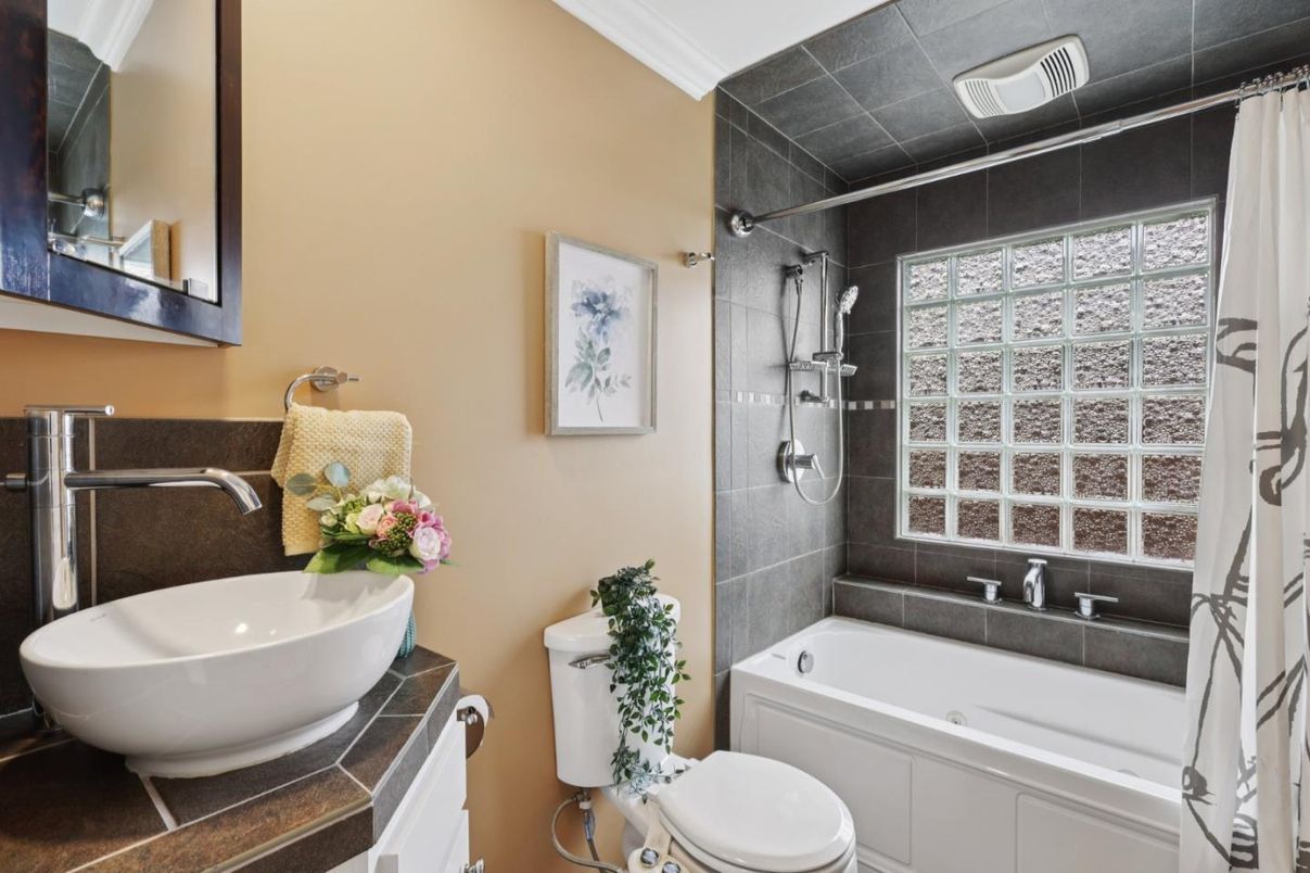 Bathroom, Interior, Tile Countertops