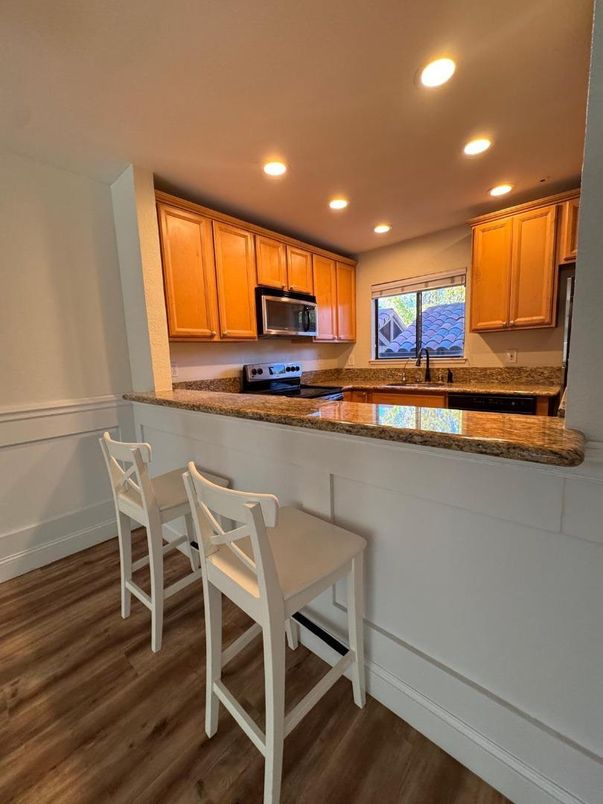 Dining room, Interior, Kitchen, Recessed Lighting, Wood Texture Flooring