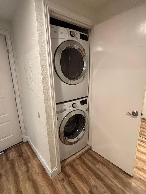 Interior, Utility Closets, Washer, Wood Texture Flooring