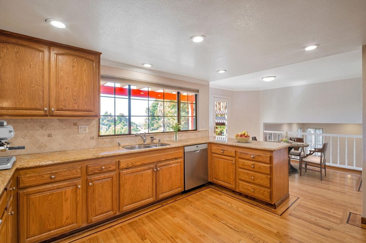 Dining room, Interior, Kitchen, Recessed Lighting, Wood Texture Flooring