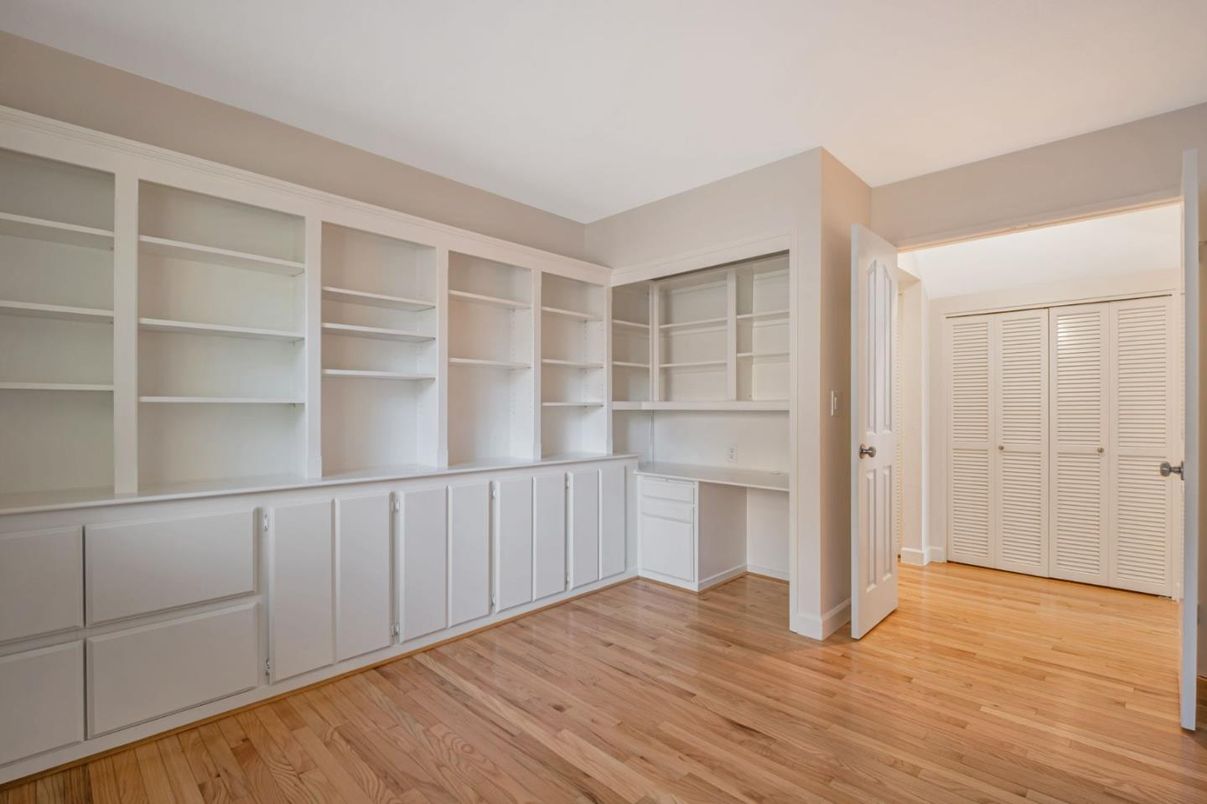 Interior, Walk-in Closets, Wood Texture Flooring