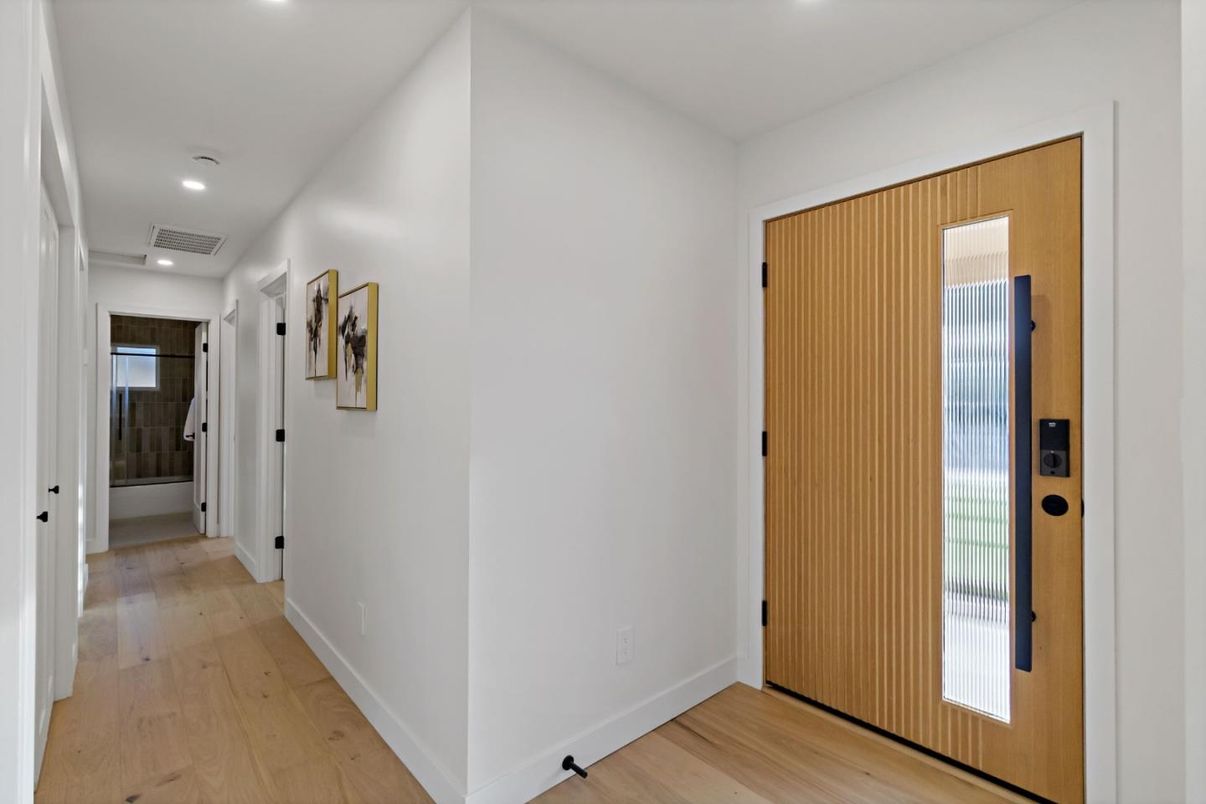 Interior, Recessed Lighting, Wood Texture Flooring