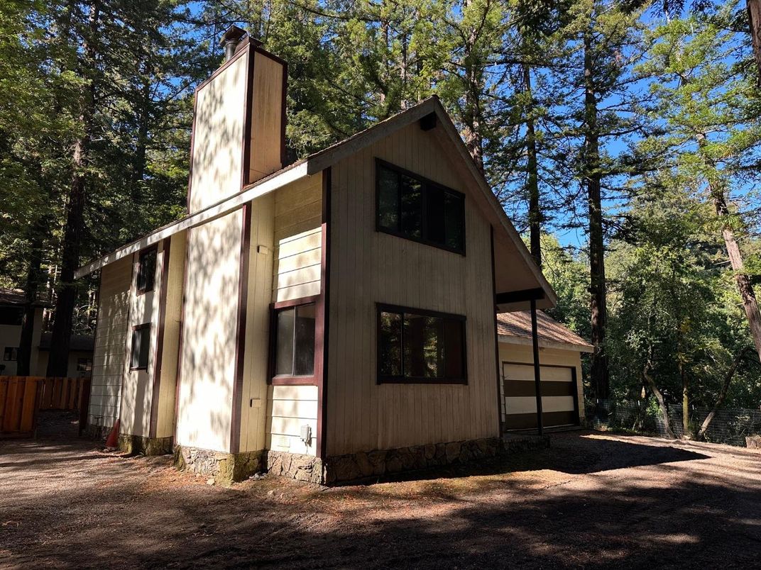 Attached, Exterior, Facade, A Frame