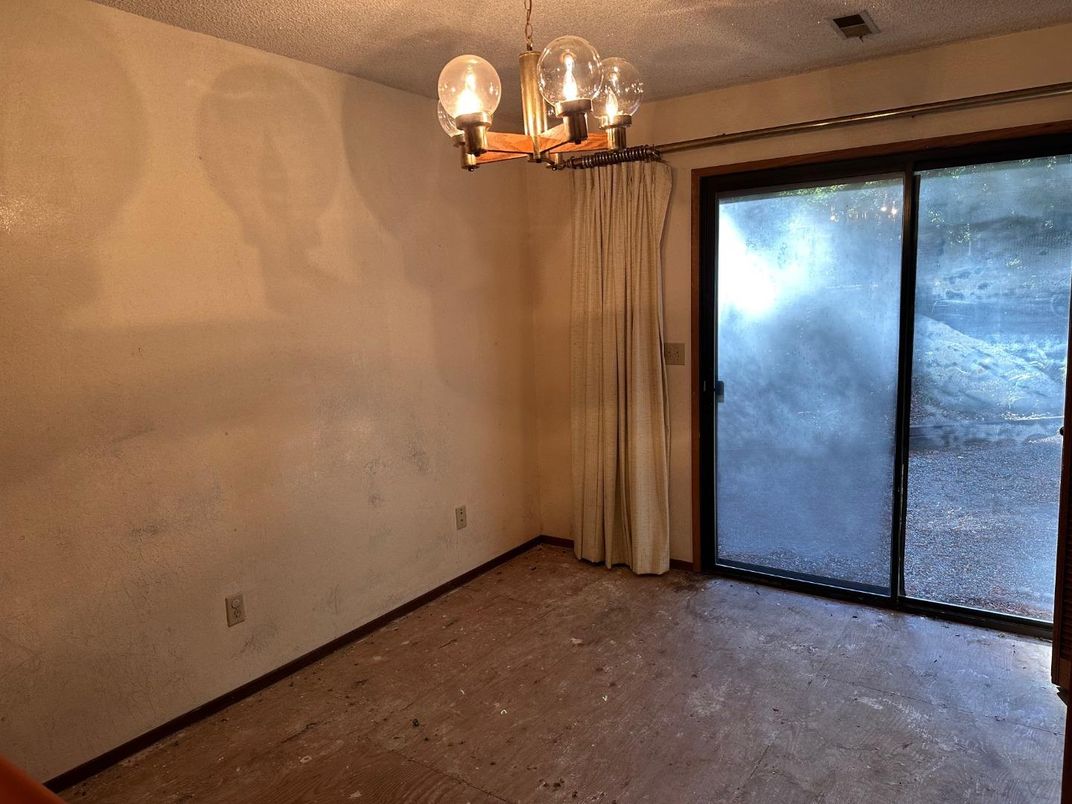 Chandelier, Empty room, Interior