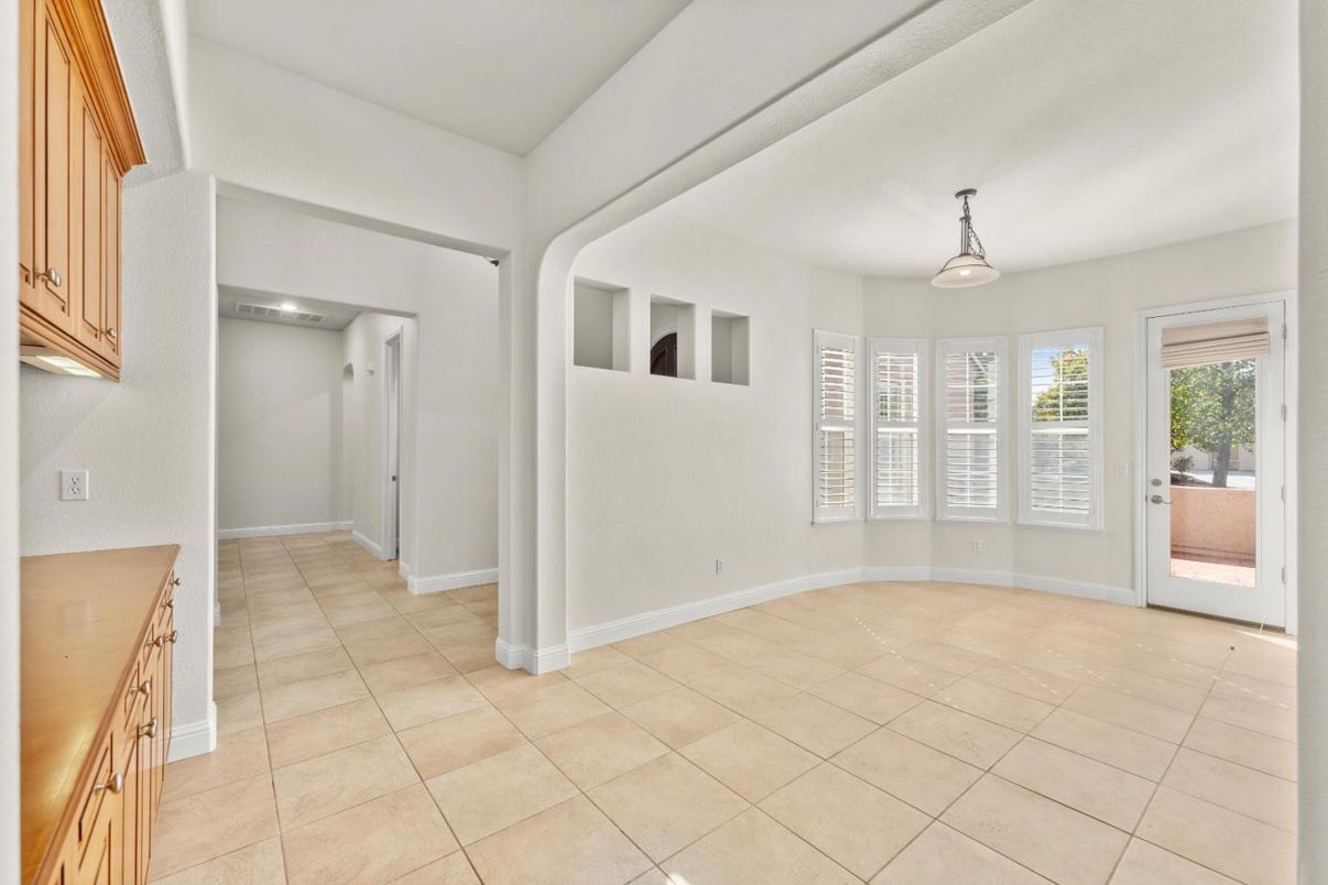 Empty room, Interior, Pendant Lights