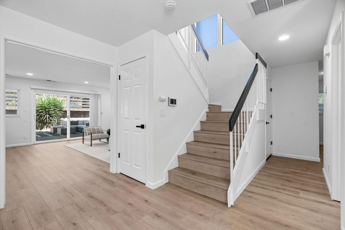 Interior, Recessed Lighting, Wood Texture Flooring