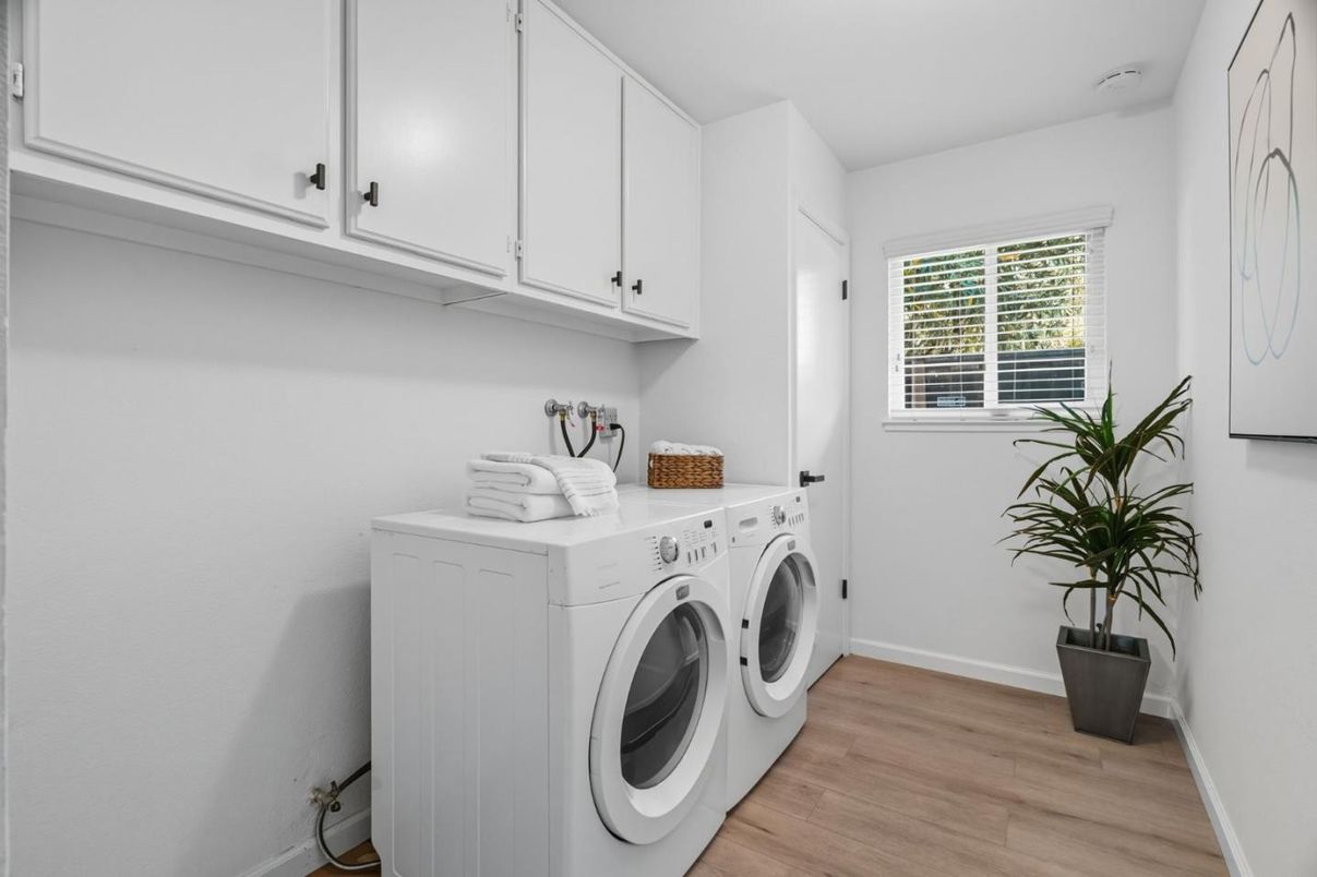 Interior, Washer, Wood Texture Flooring