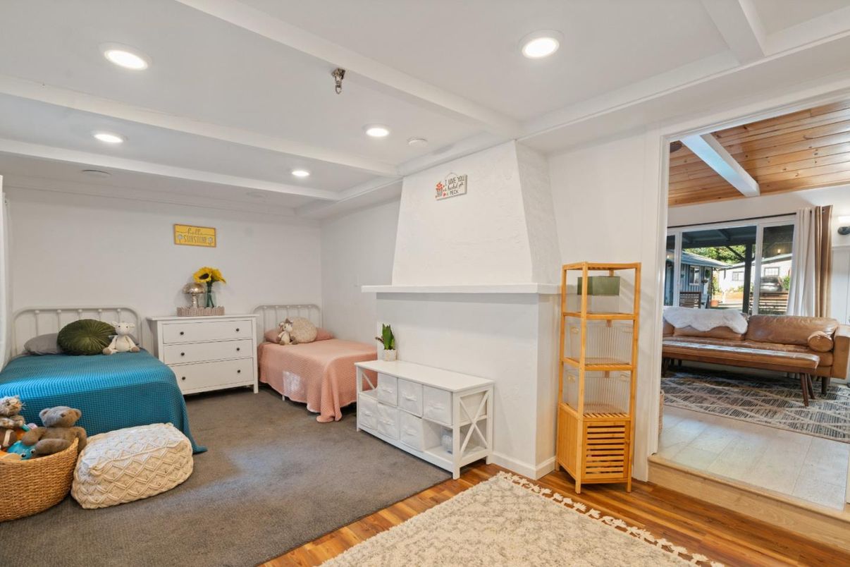 Bedroom, Interior, Recessed Lighting, Wooden Ceilings, Wood Texture Flooring