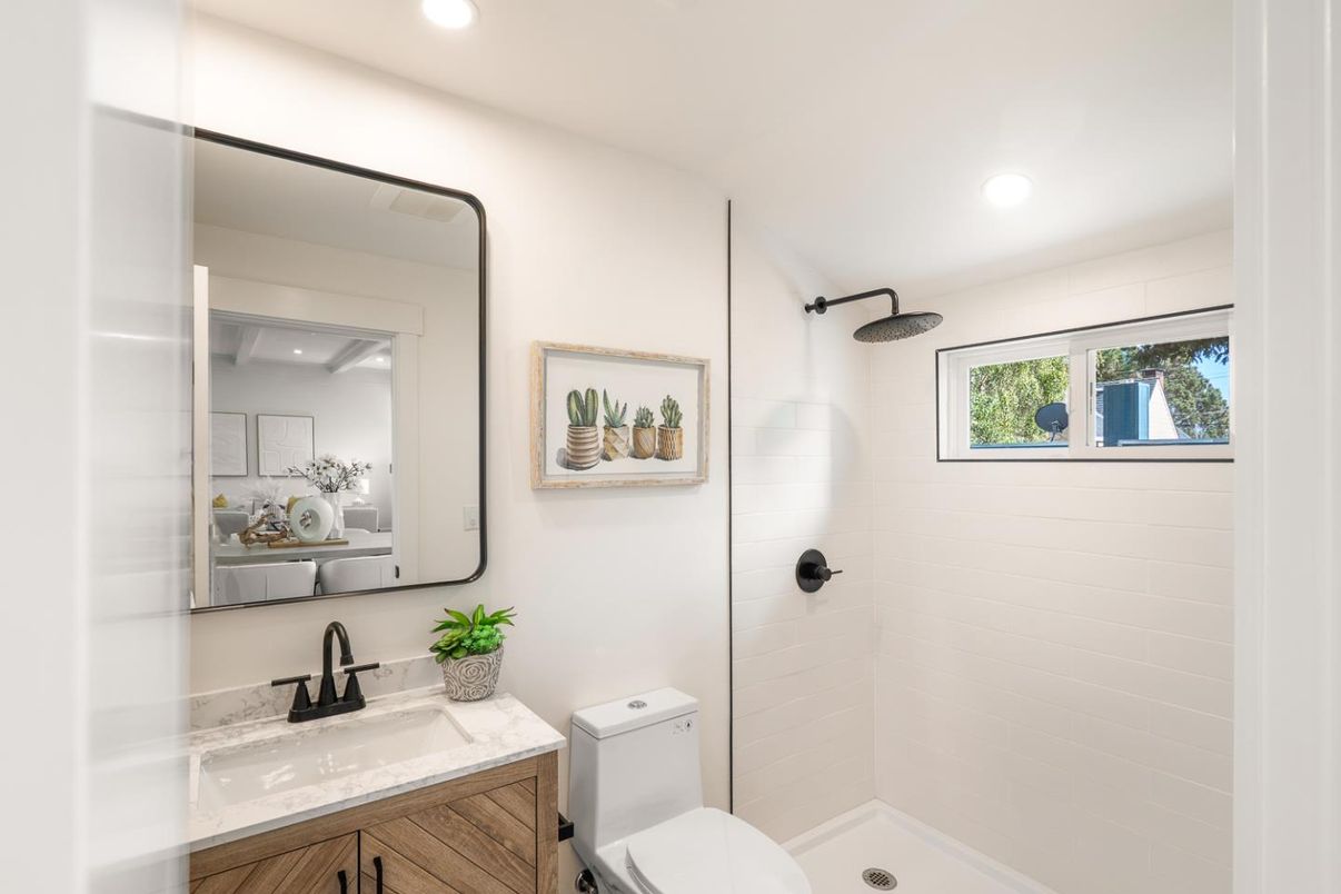 Bathroom, Interior, Recessed Lighting