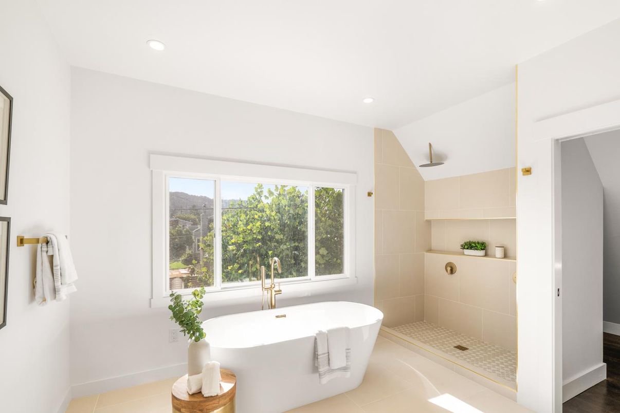 Bathroom, Free Standing Baths, Interior, Recessed Lighting