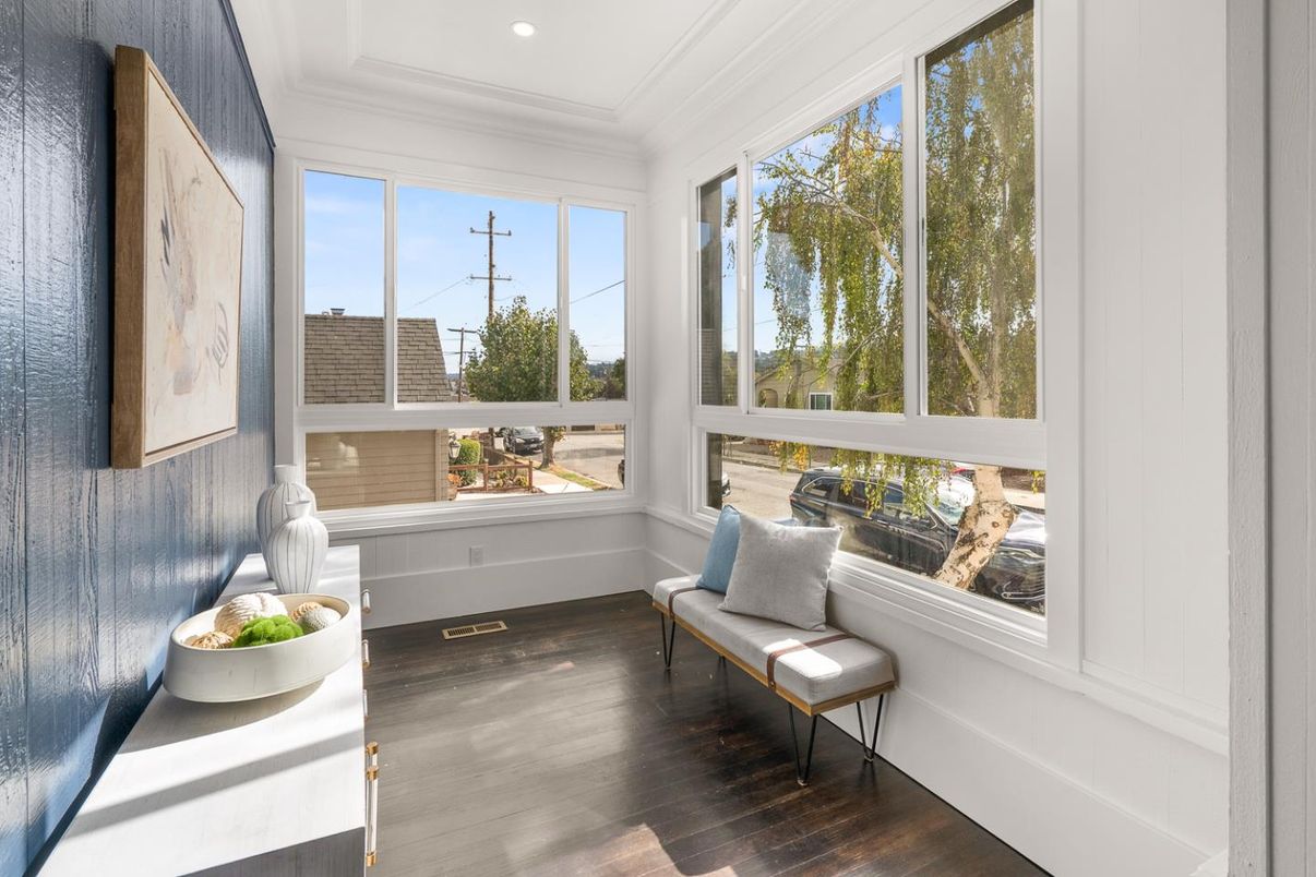 Interior, Recessed Lighting, Sun Room, Wood Texture Flooring