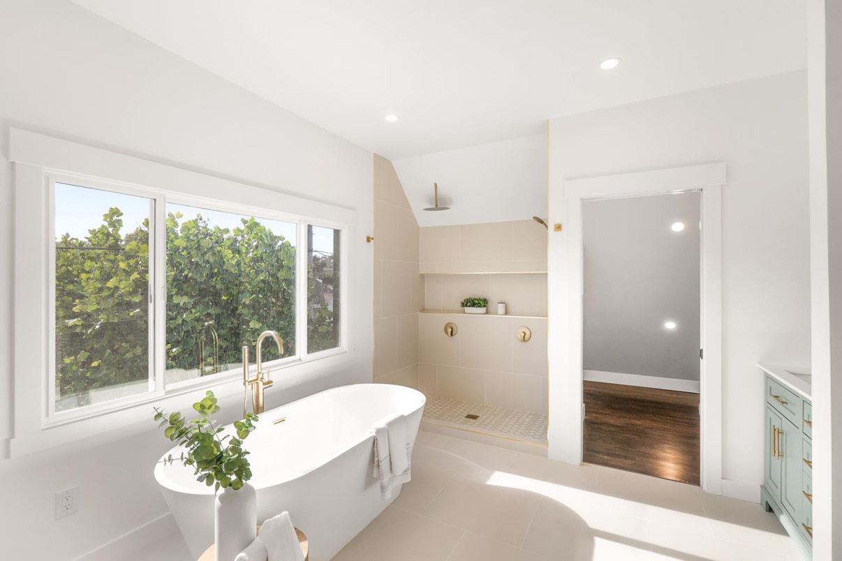 Bathroom, Free Standing Baths, Interior, Recessed Lighting, Wood Texture Flooring