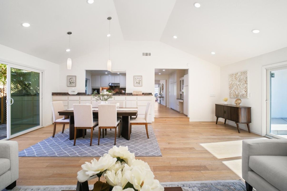 Dining room, Interior, Kitchen, Pendant Lights, Recessed Lighting, Wood Texture Flooring