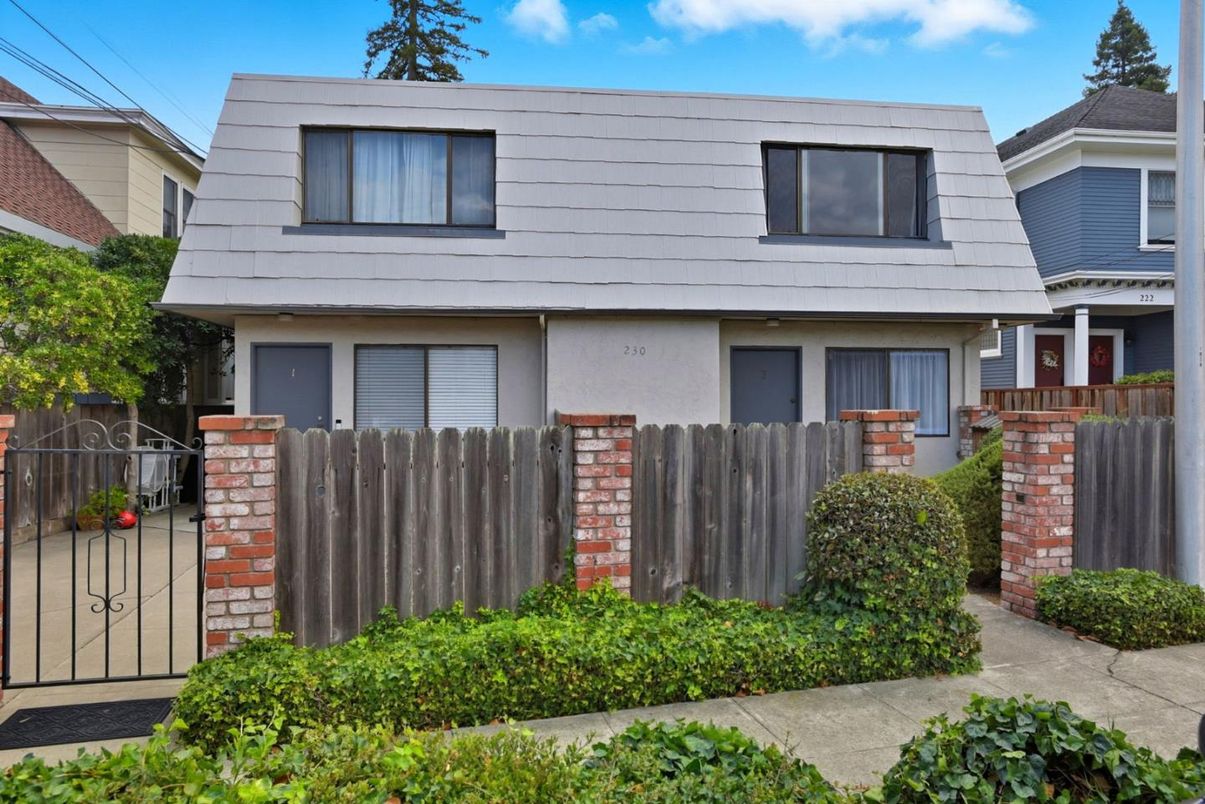 Exterior, Facade, Rowhouse