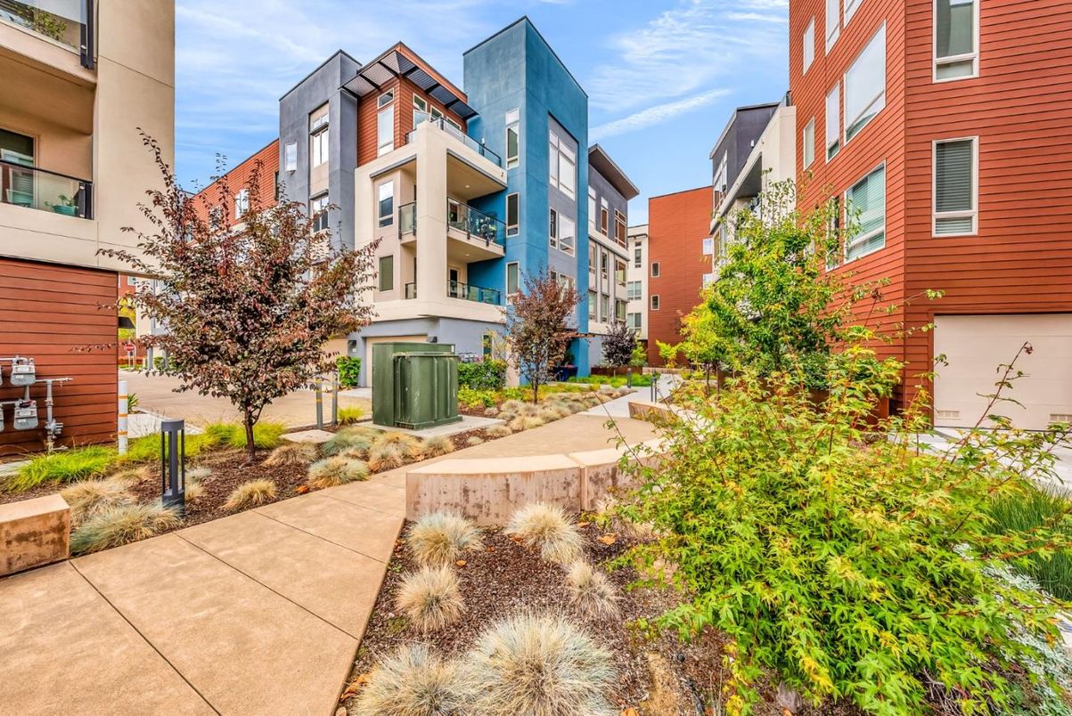 Exterior, Facade, Condo Building