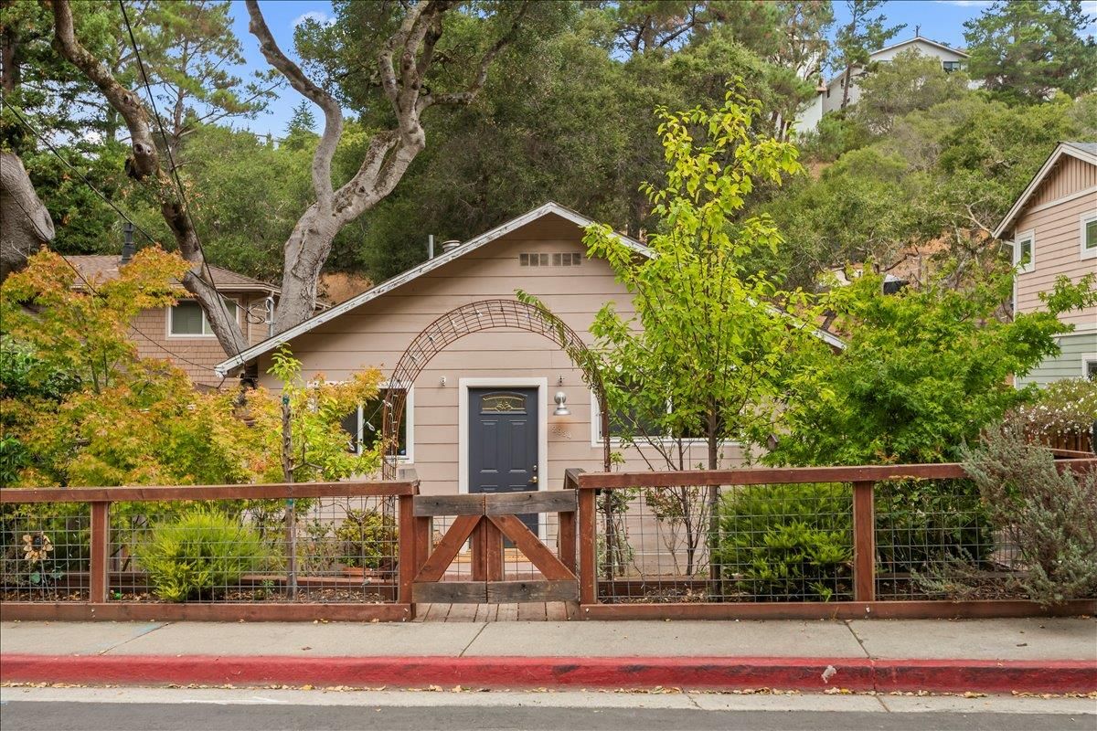 Exterior, Facade, None