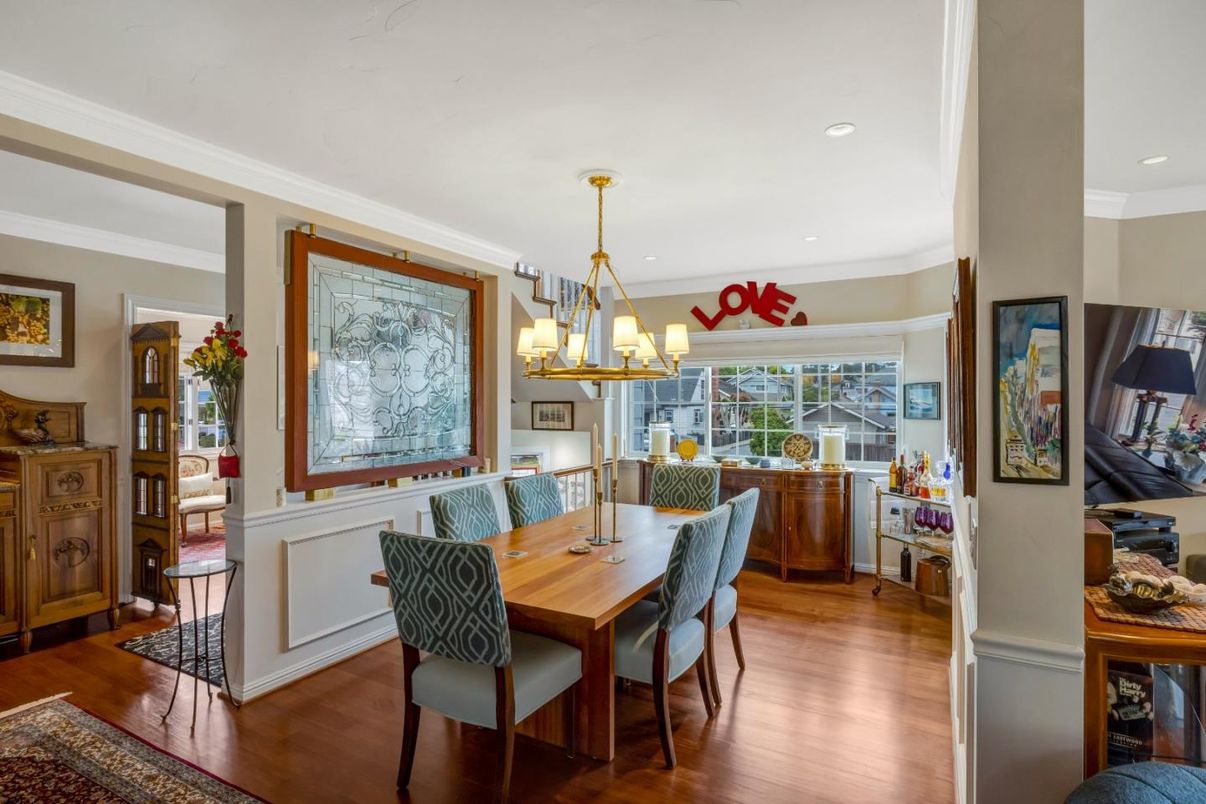 Chandelier, Dining room, Interior, Recessed Lighting, Wood Texture Flooring