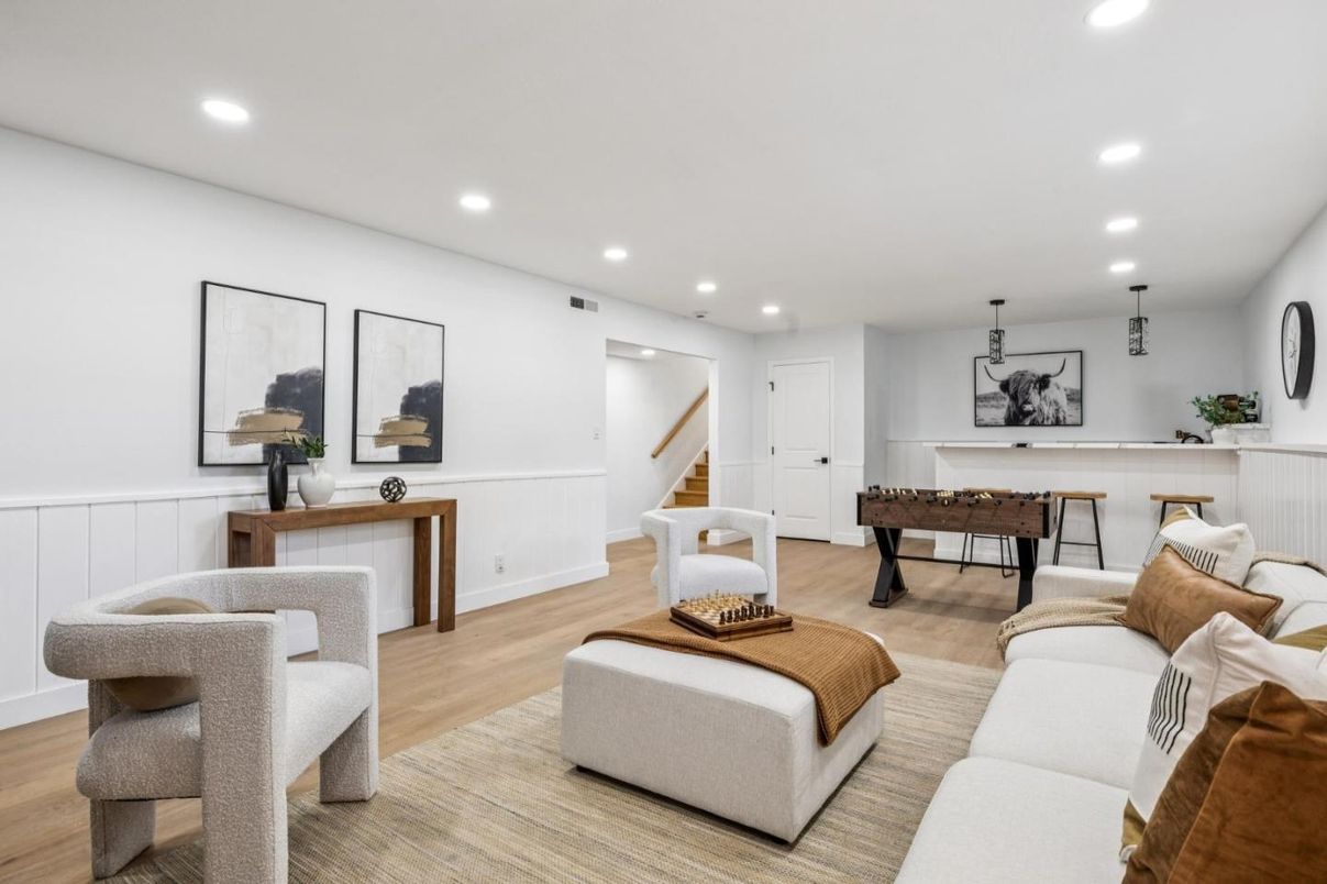 Game Room, Interior, Living room, Recessed Lighting, Wood Texture Flooring