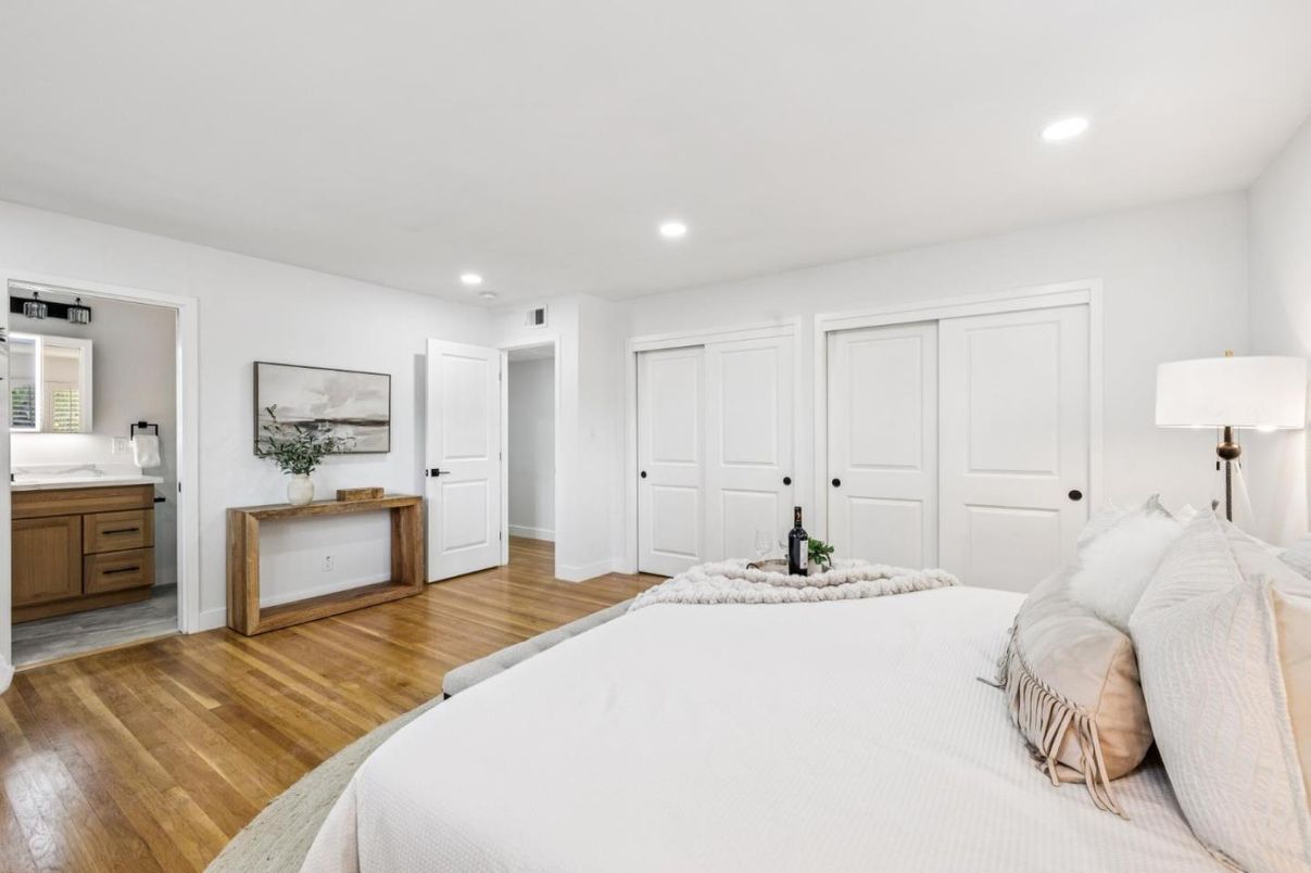 Bedroom, Interior, Recessed Lighting, Wood Texture Flooring