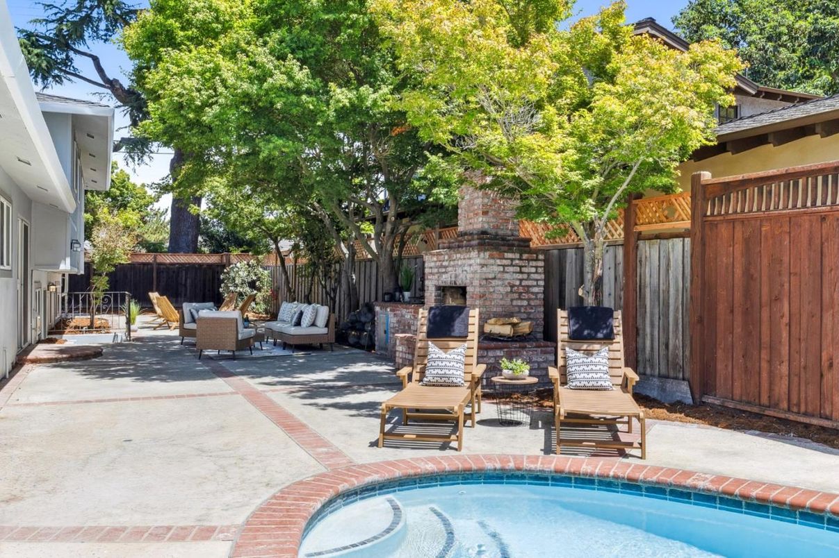 Exterior, Fireplace, Pool