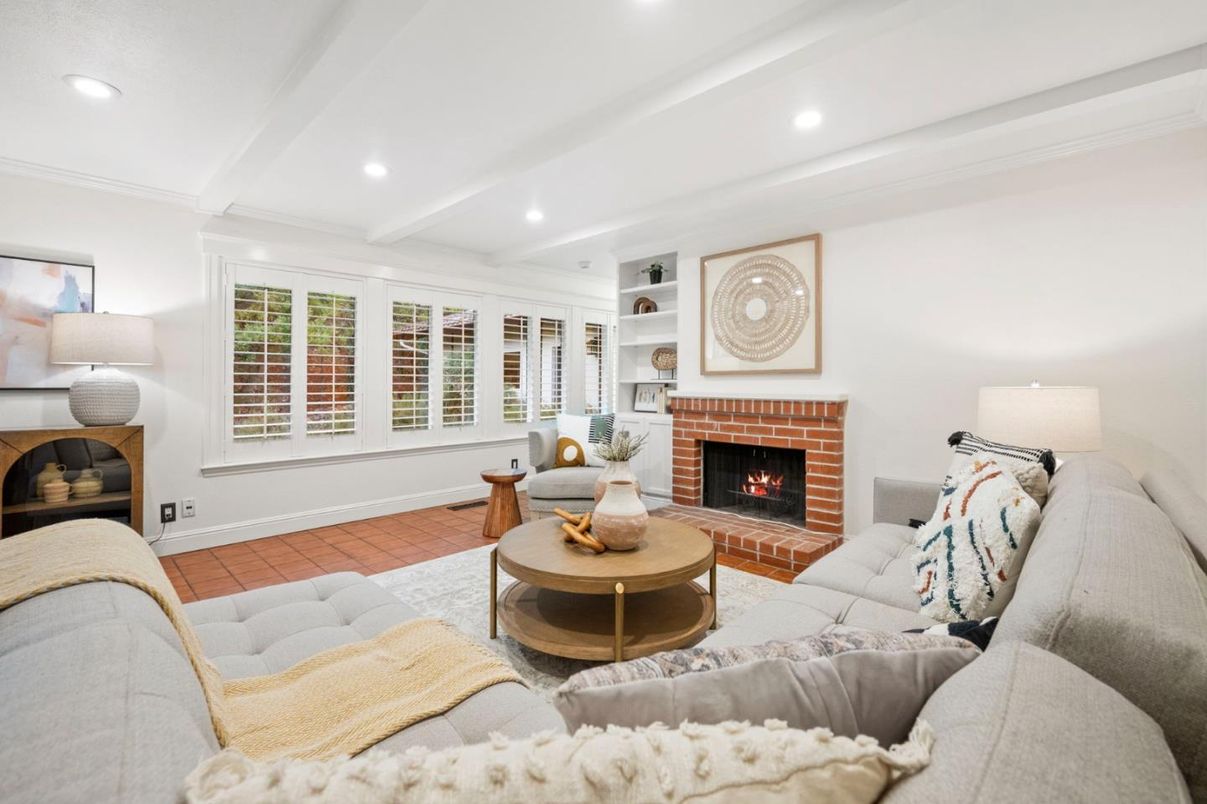 Fireplace, Interior, Living room, Recessed Lighting