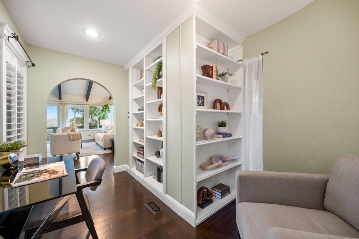 Home Office, Interior, Recessed Lighting, Wood Texture Flooring