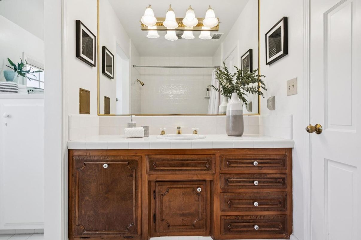 Bathroom, Interior, Tile Countertops