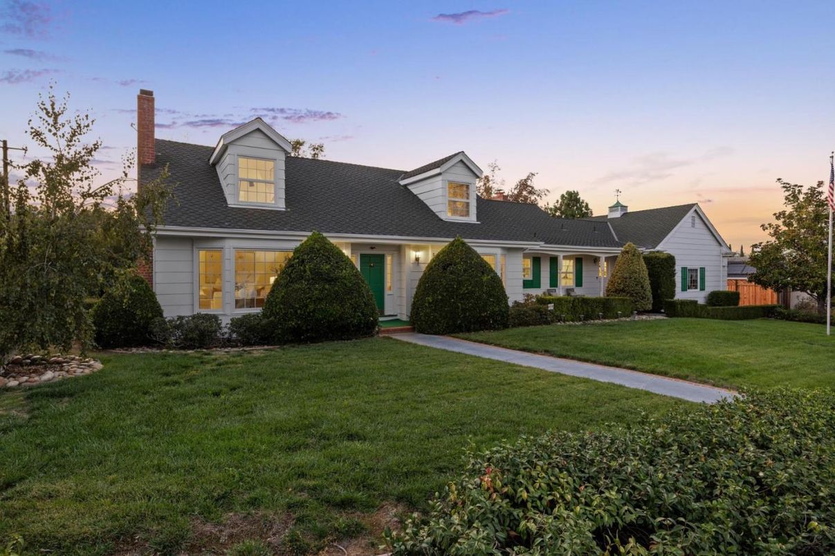Exterior, Facade, Cape Cod