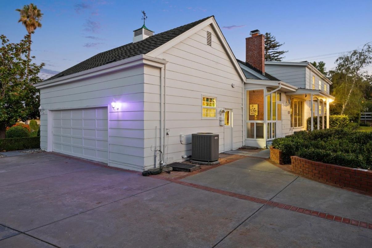 Detached Garage, Exterior