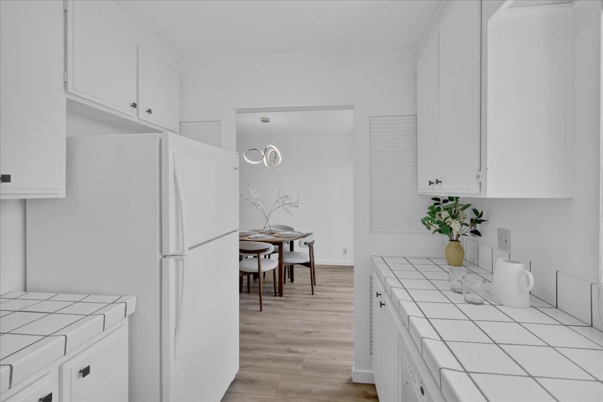 Dining room, Interior, Kitchen, Pendant Lights, Tile Countertops, Wood Texture Flooring